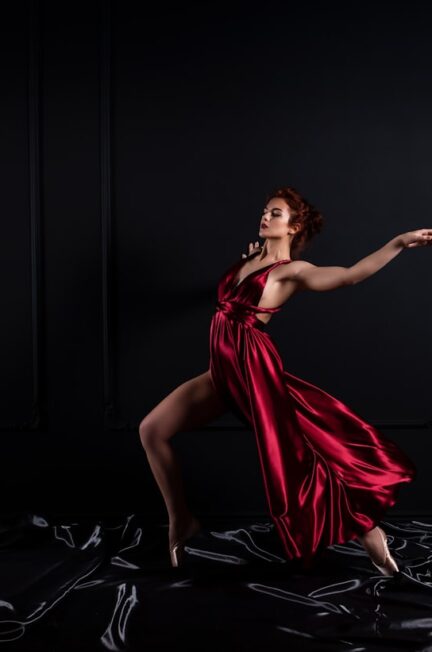 Stylizacje na klasową wigilię – sukienki i spódnice, które zrobią wrażenie!