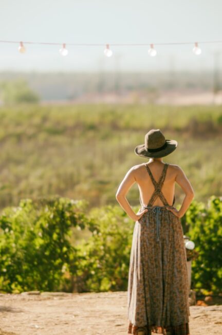 Stylizacje na klasową wigilię – sukienki i spódnice, które zrobią wrażenie!